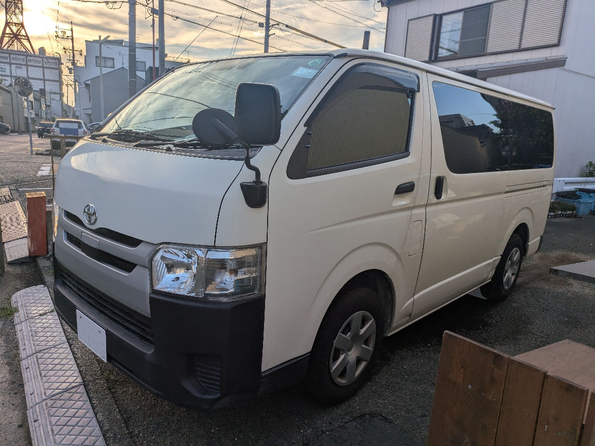 トラックの販売ハイエース