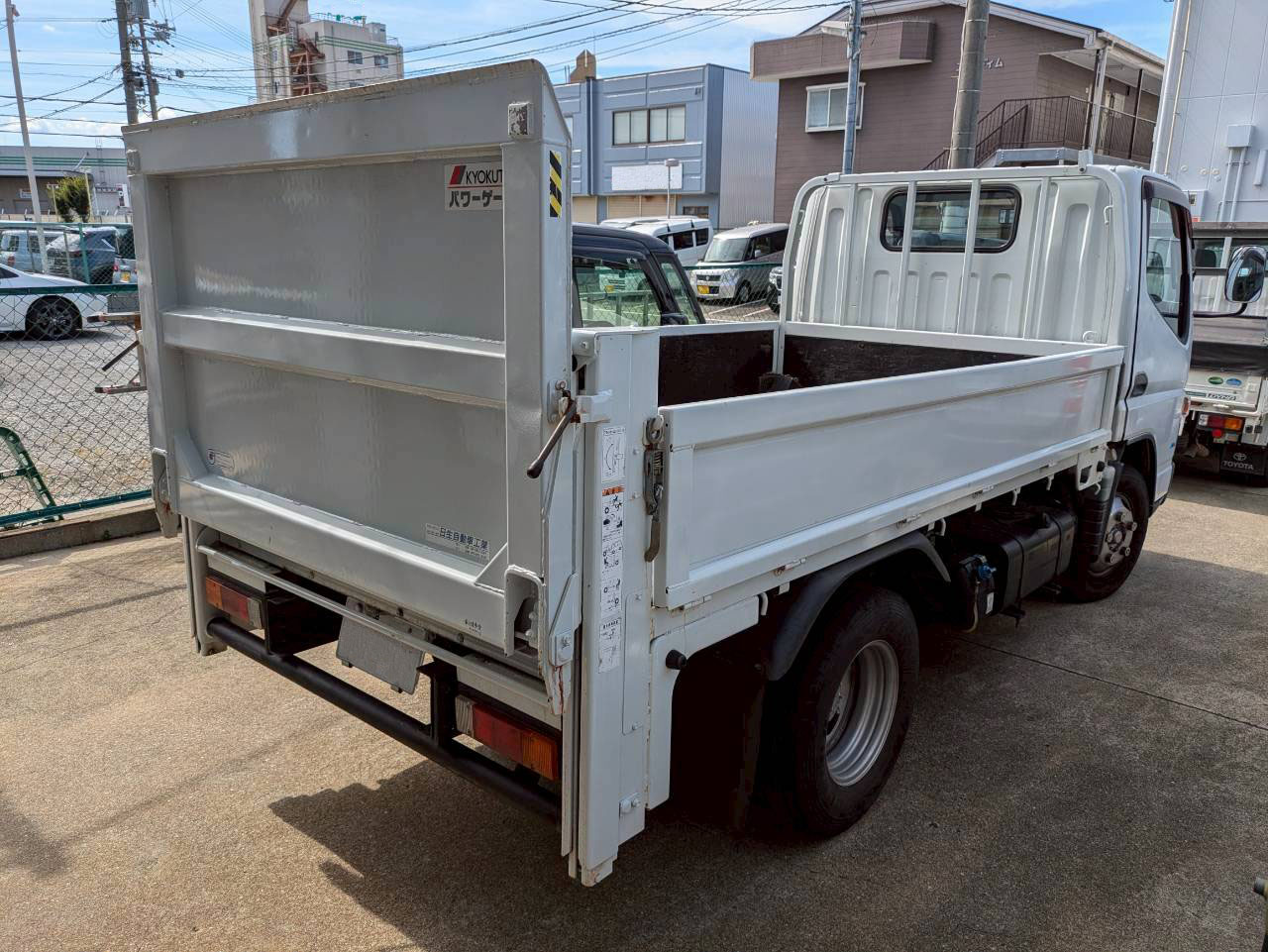 トラックの販売アトラス