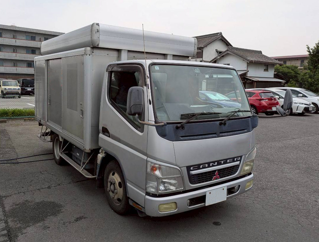 トラックの販売キャンター