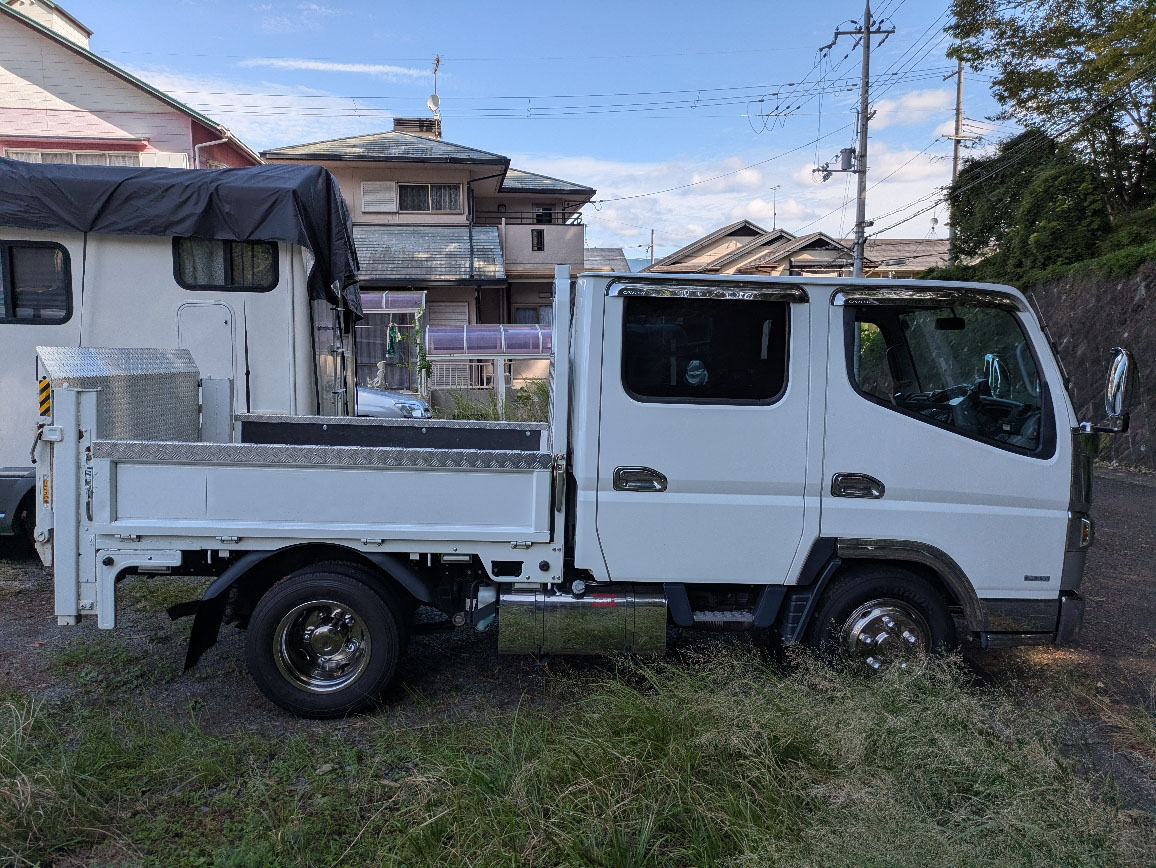トラックの販売キャンター