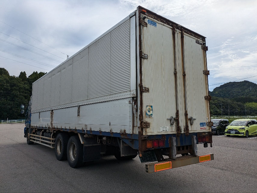 トラックの販売ギガ