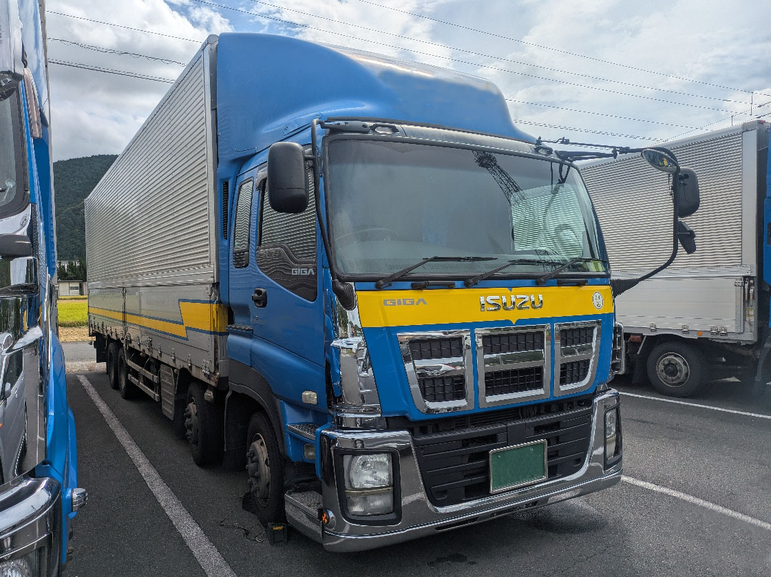 トラックの販売ギガ