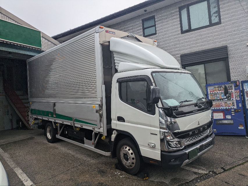 トラックの販売キャンター