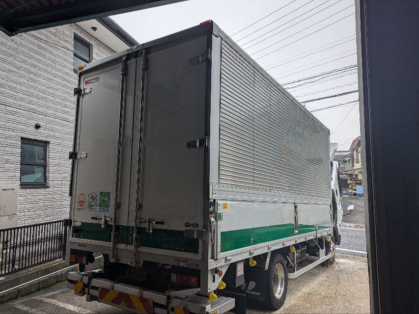 トラックの販売キャンター