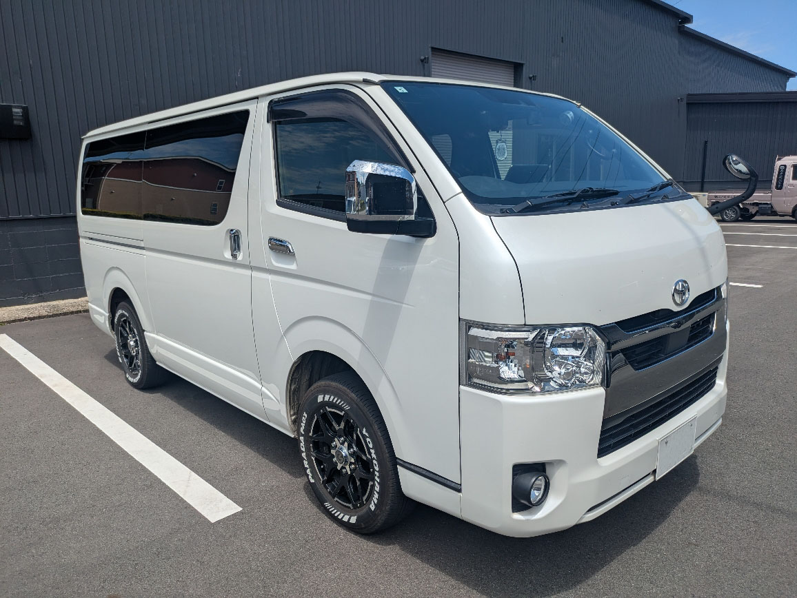 トラックの販売ハイエース