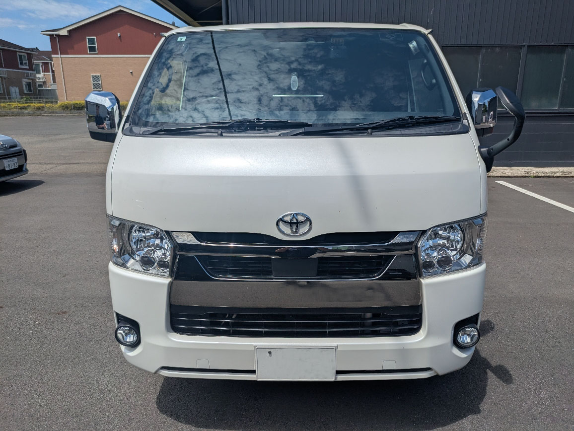 トラックの販売ハイエース