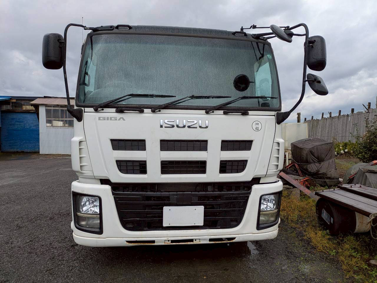 トラックの販売ギガ