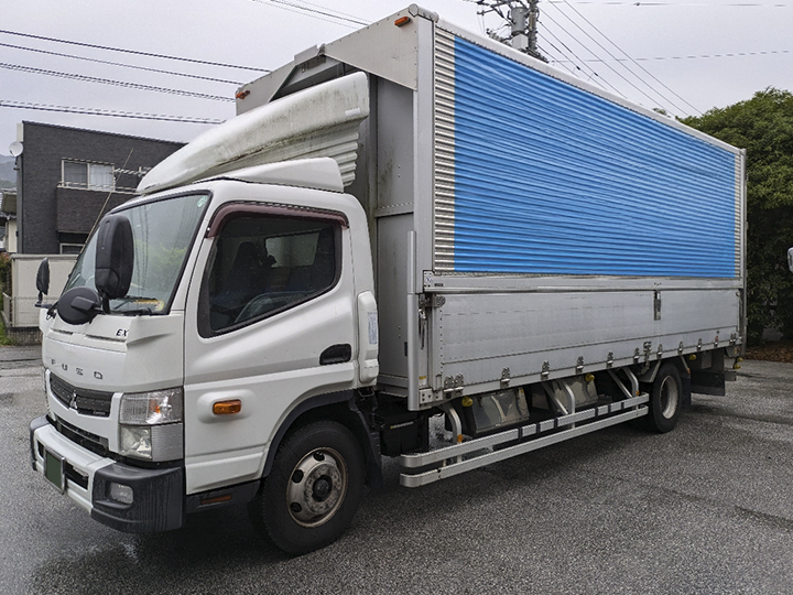 トラックの販売キャンター