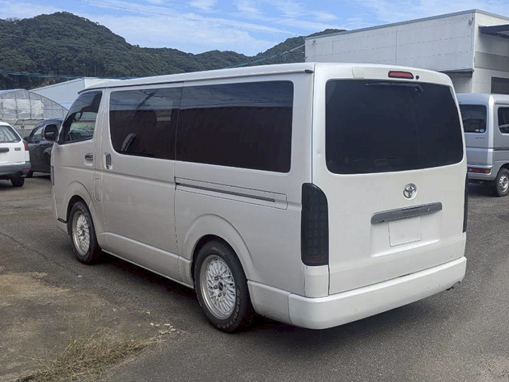 トラックの販売ハイエース