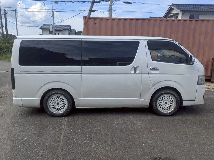 トラックの販売ハイエース