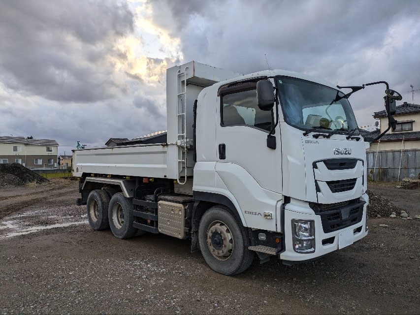 トラックの販売ギガ