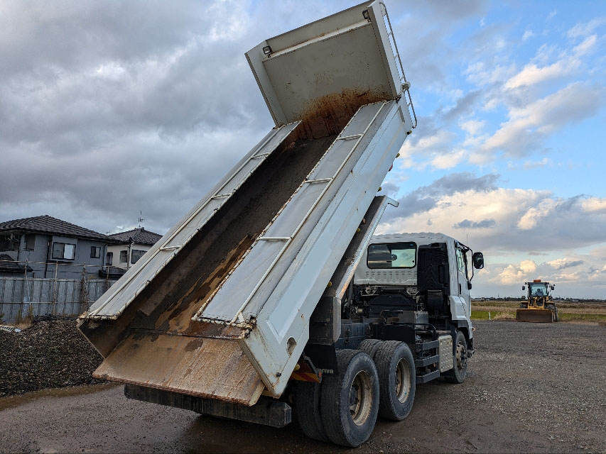 トラックの販売ギガ