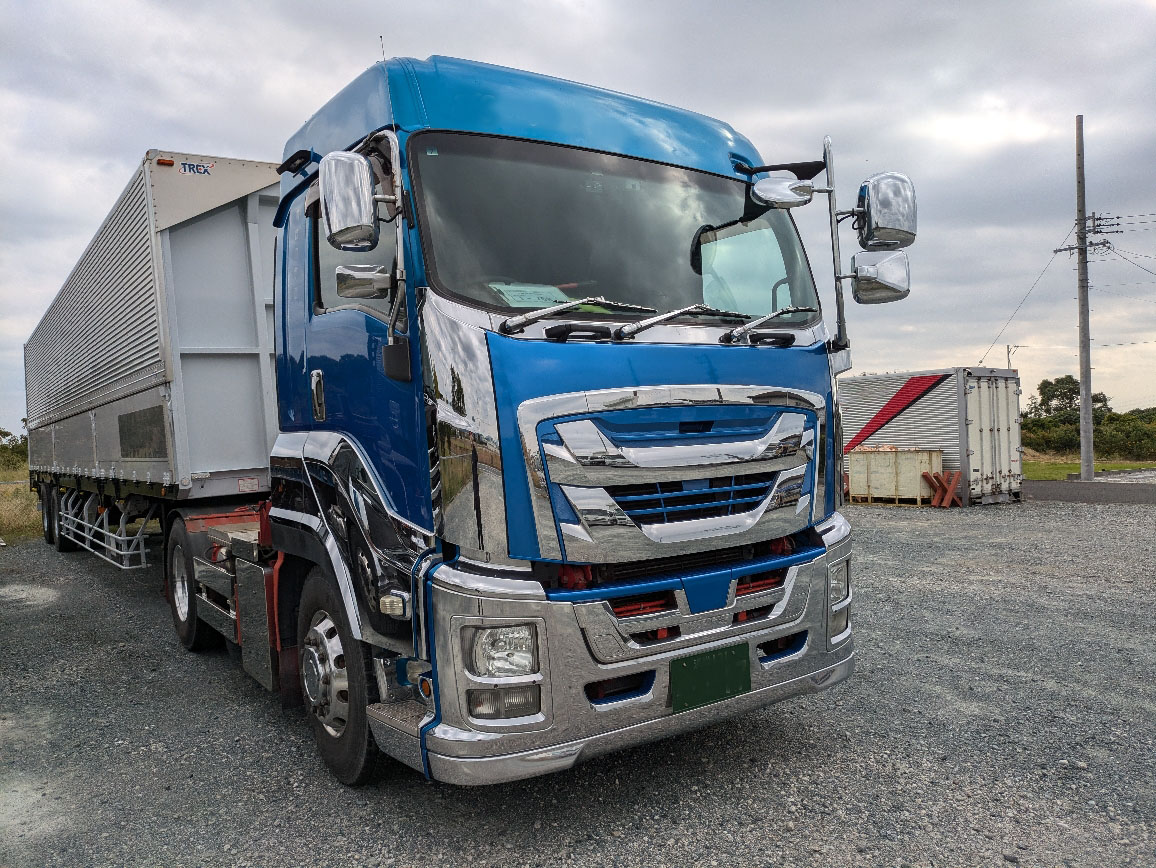 トラックの販売ギガ