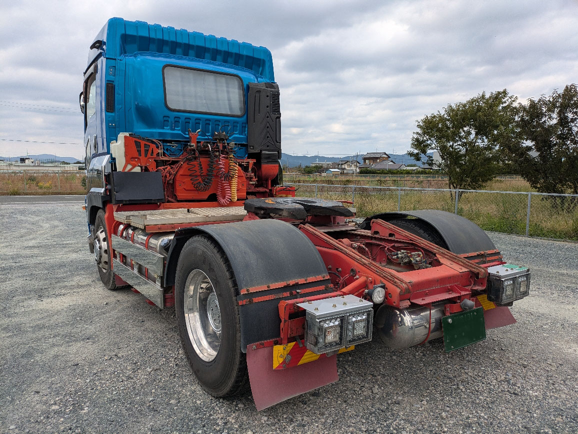 トラックの販売ギガ