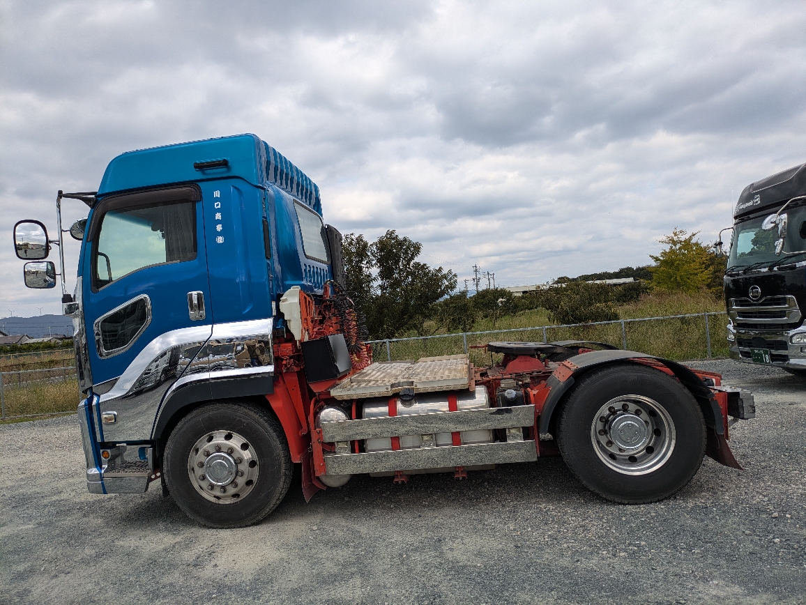 トラックの販売ギガ