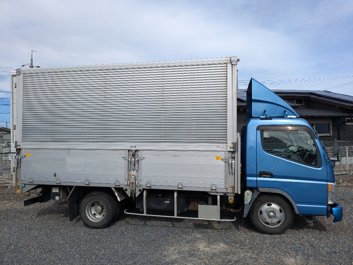 トラックの販売キャンター