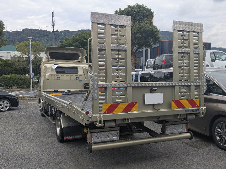 トラックの販売キャンター