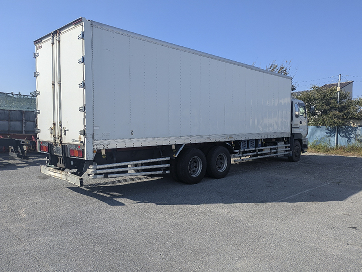 トラックの販売ギガ