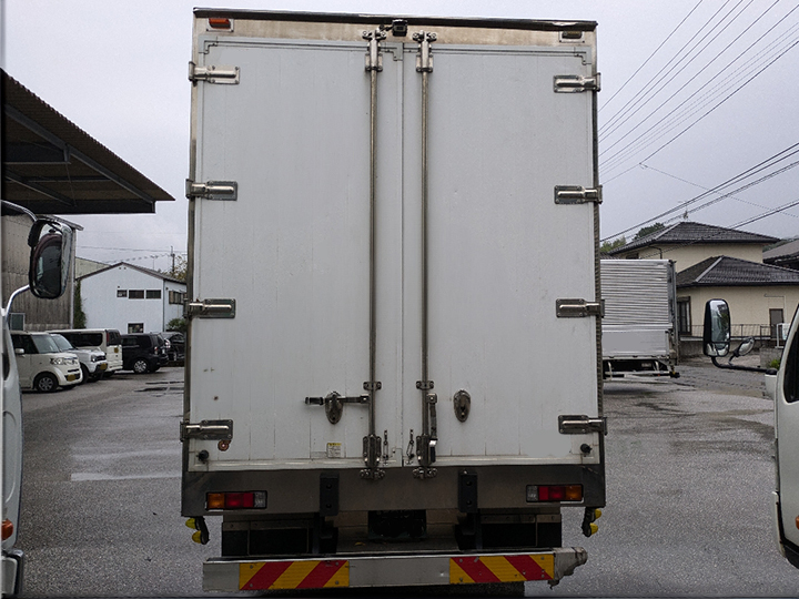 トラックの販売キャンター