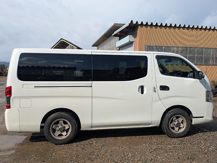 トラックの販売キャラバン