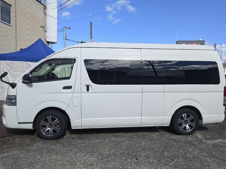 トラックの販売ハイエース