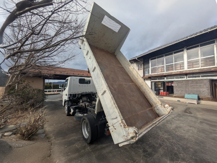 トラックの販売キャンター