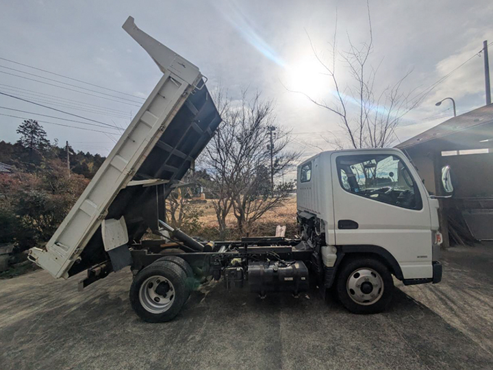 トラックの販売キャンター