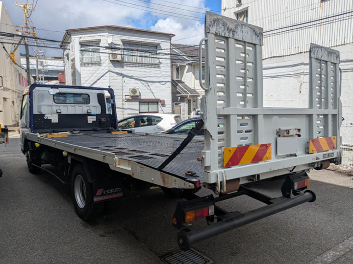 トラックの販売キャンター