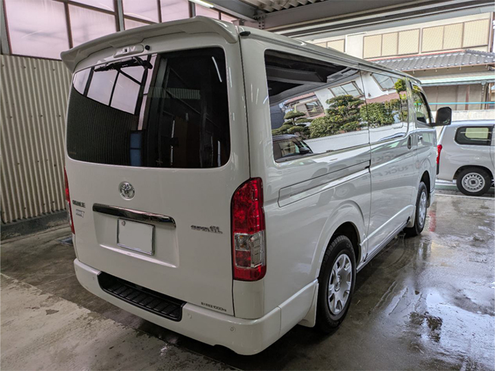 トラックの販売ハイエース