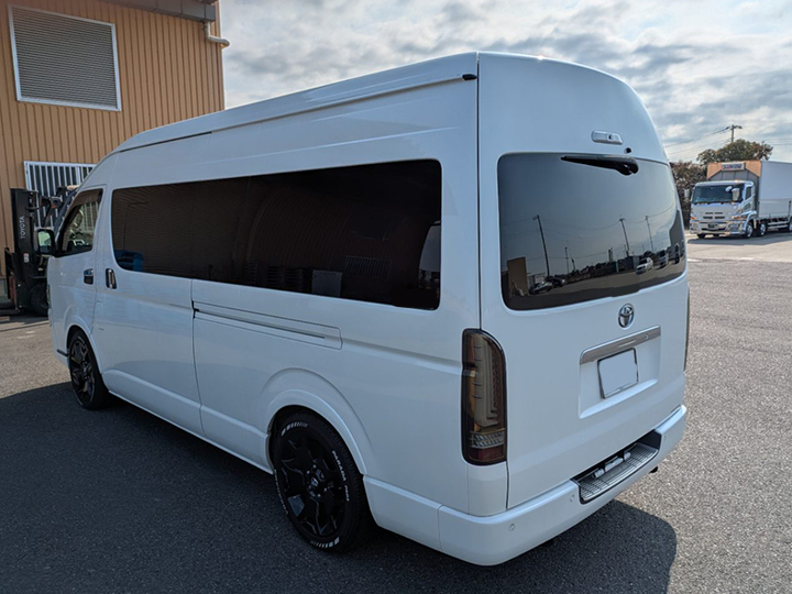 トラックの販売ハイエース