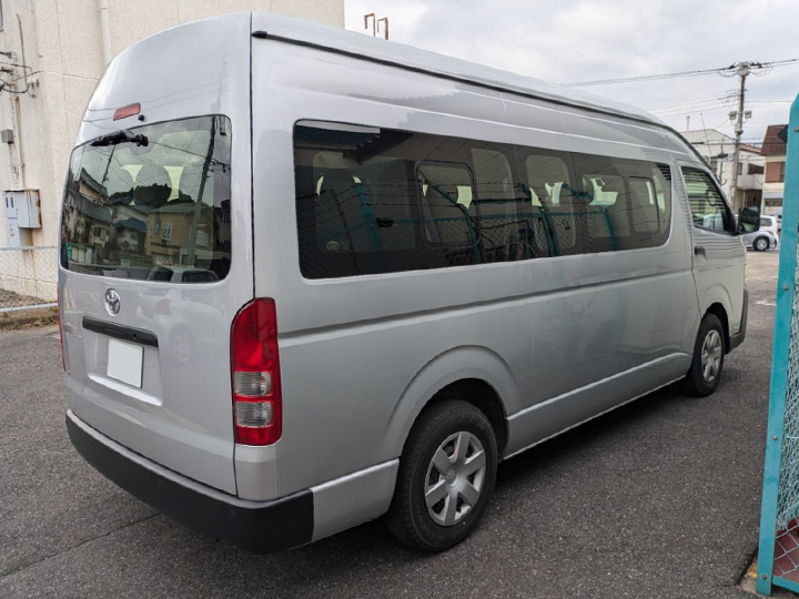 トラックの販売ハイエースコミューター