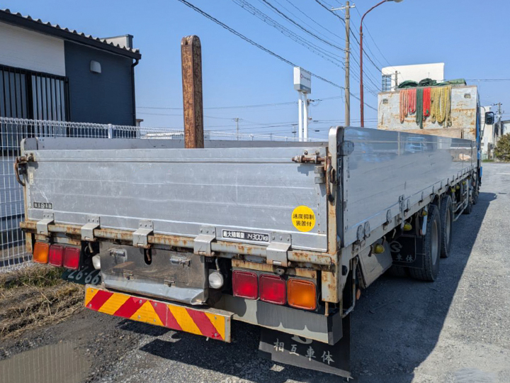 トラックの販売ギガ