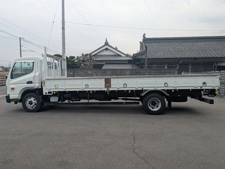 トラックの販売キャンター