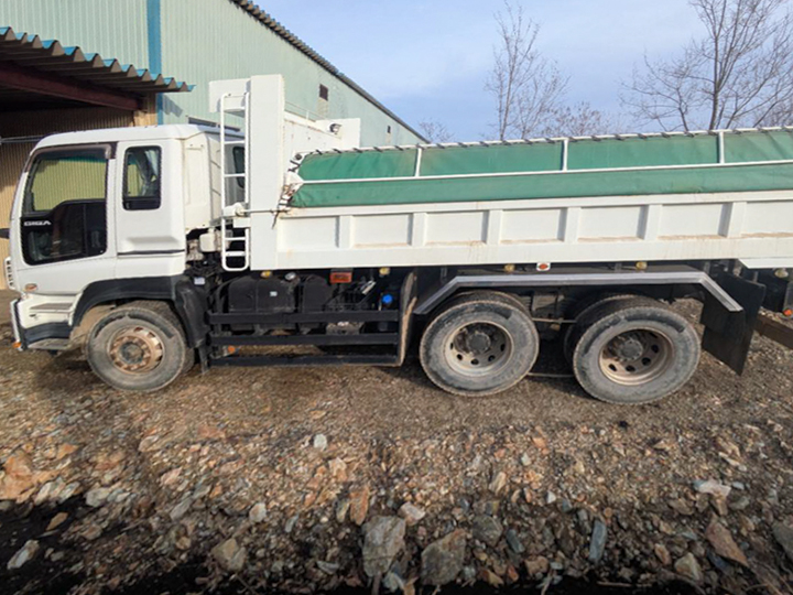 トラックの販売ギガ