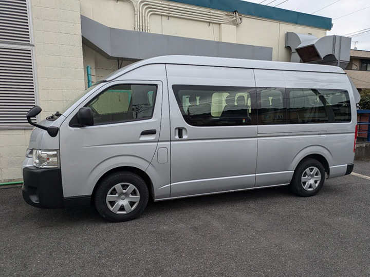 トラックの販売ハイエースコミューター