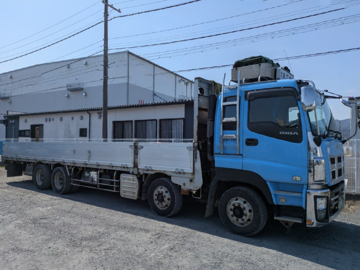 トラックの販売ギガ