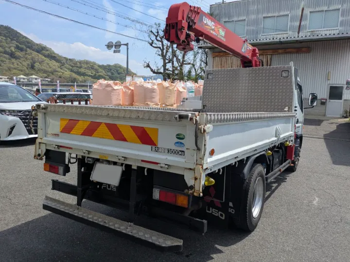 トラックの販売キャンター