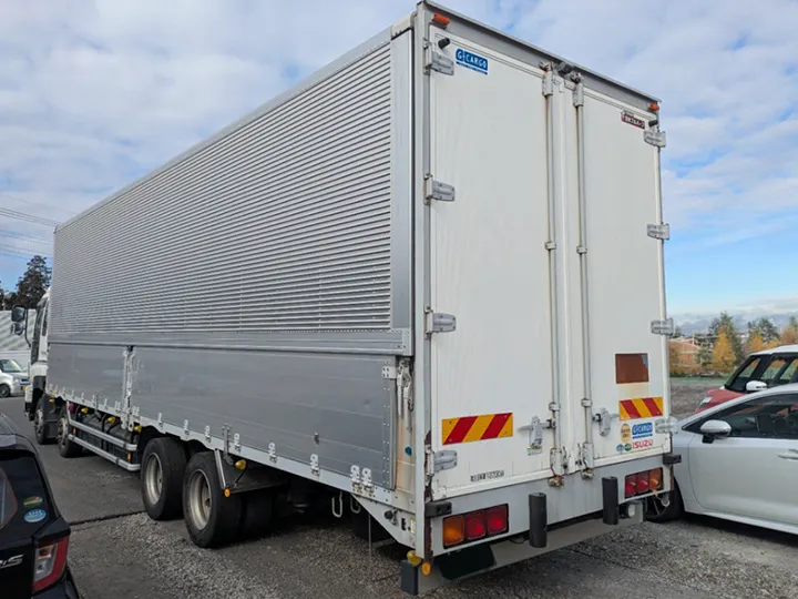 トラックの販売ギガ