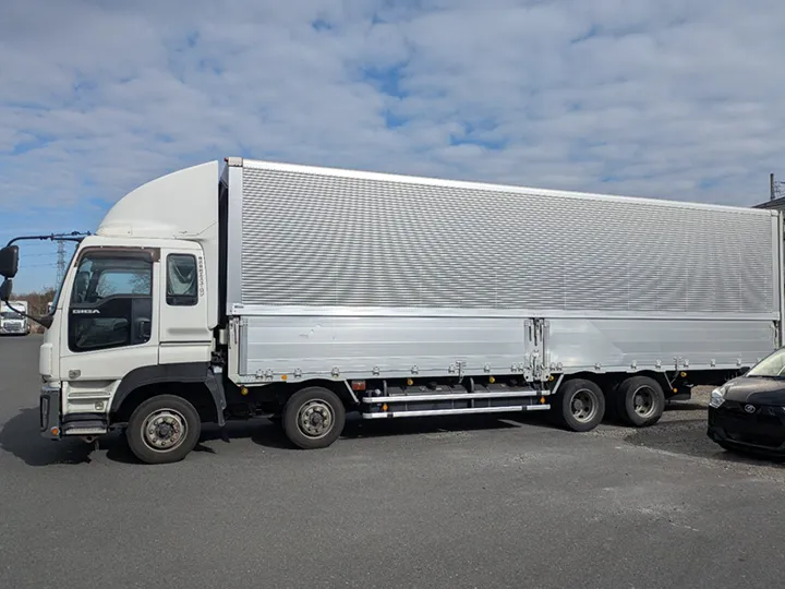 トラックの販売ギガ