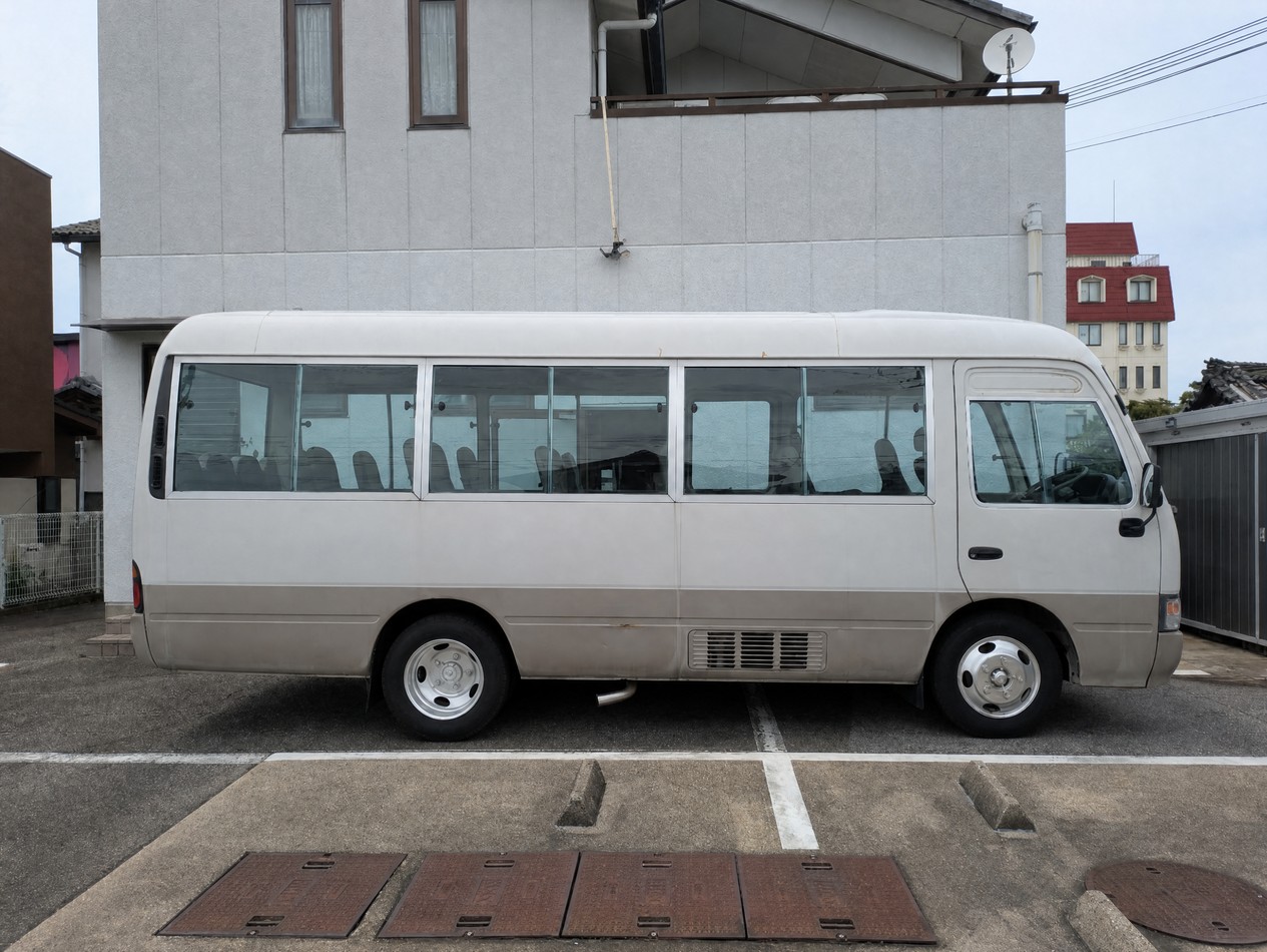 トラックの販売コースター