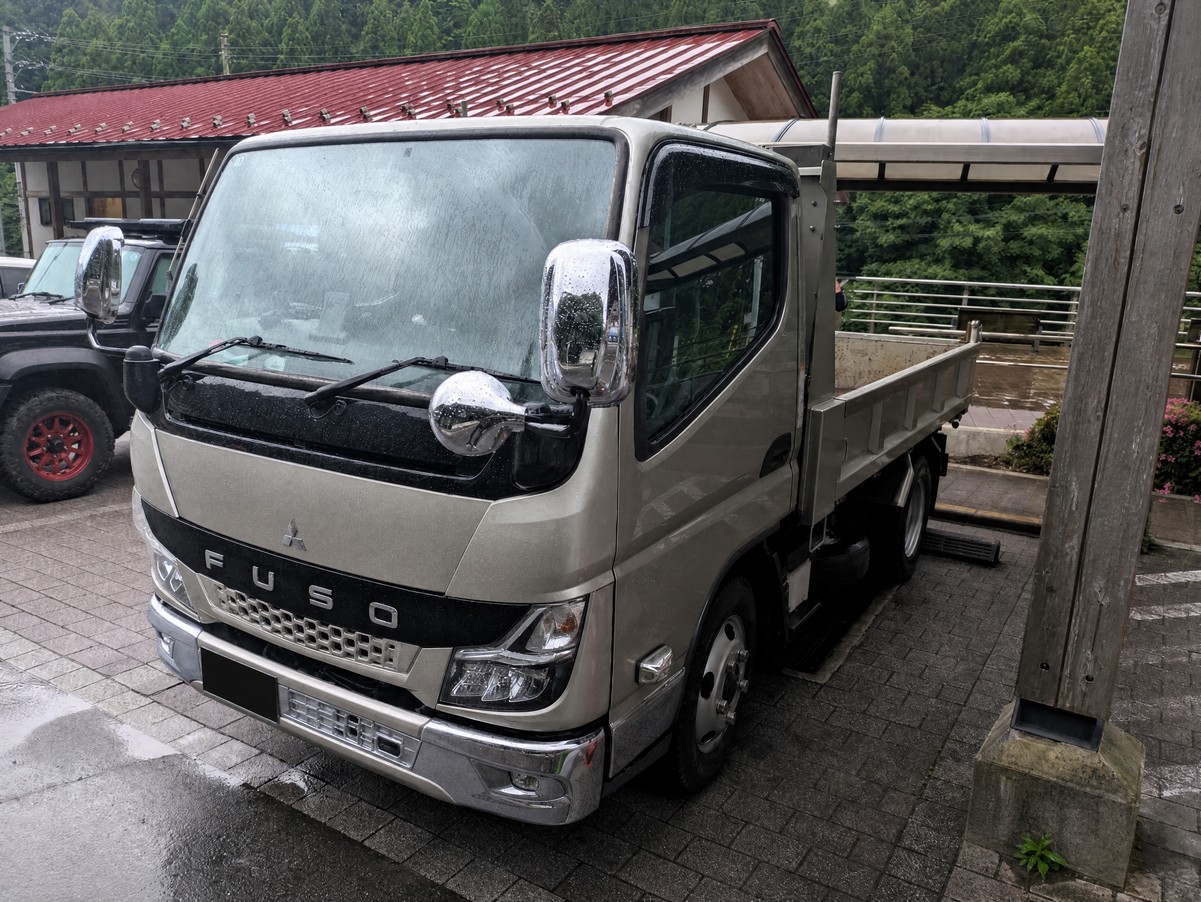 トラックの販売キャンター